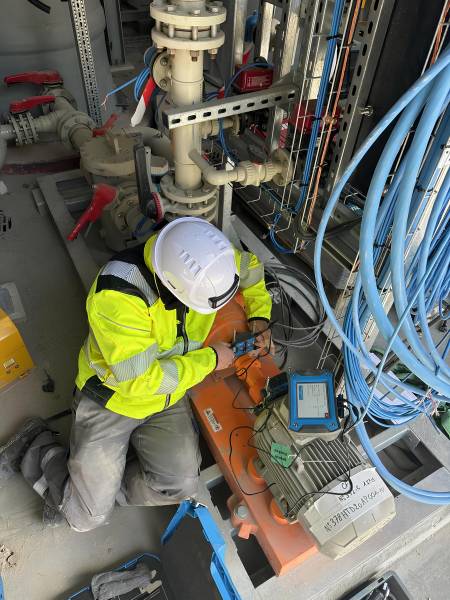 Lignage laser de deux pompes horizontales